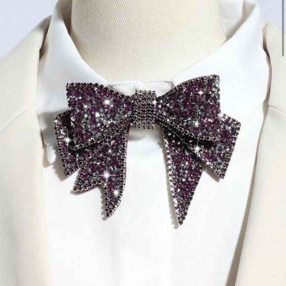 A+ Boutique Accessories - 🎀 Bow Tie Pin 🎀